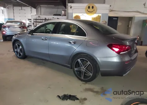 2019 Mercedes-Benz A 220 4Matic z USA, uszkodzony, nr VIN WDD3G4FB4KW006625